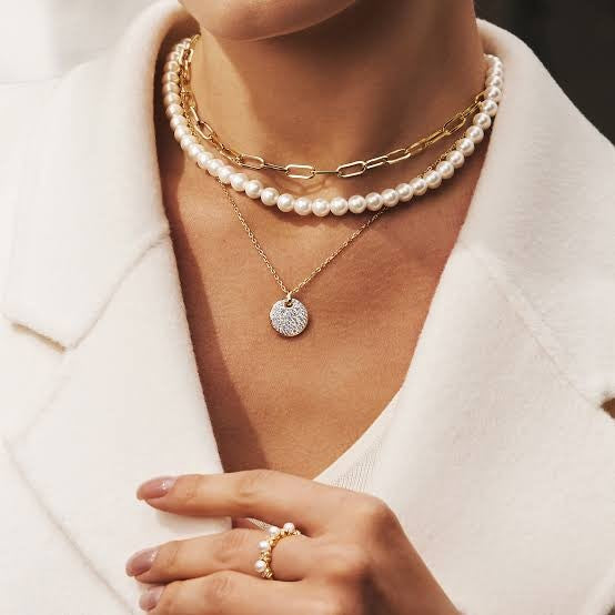 Gold Lobster Clasp Shell Pearl Necklace