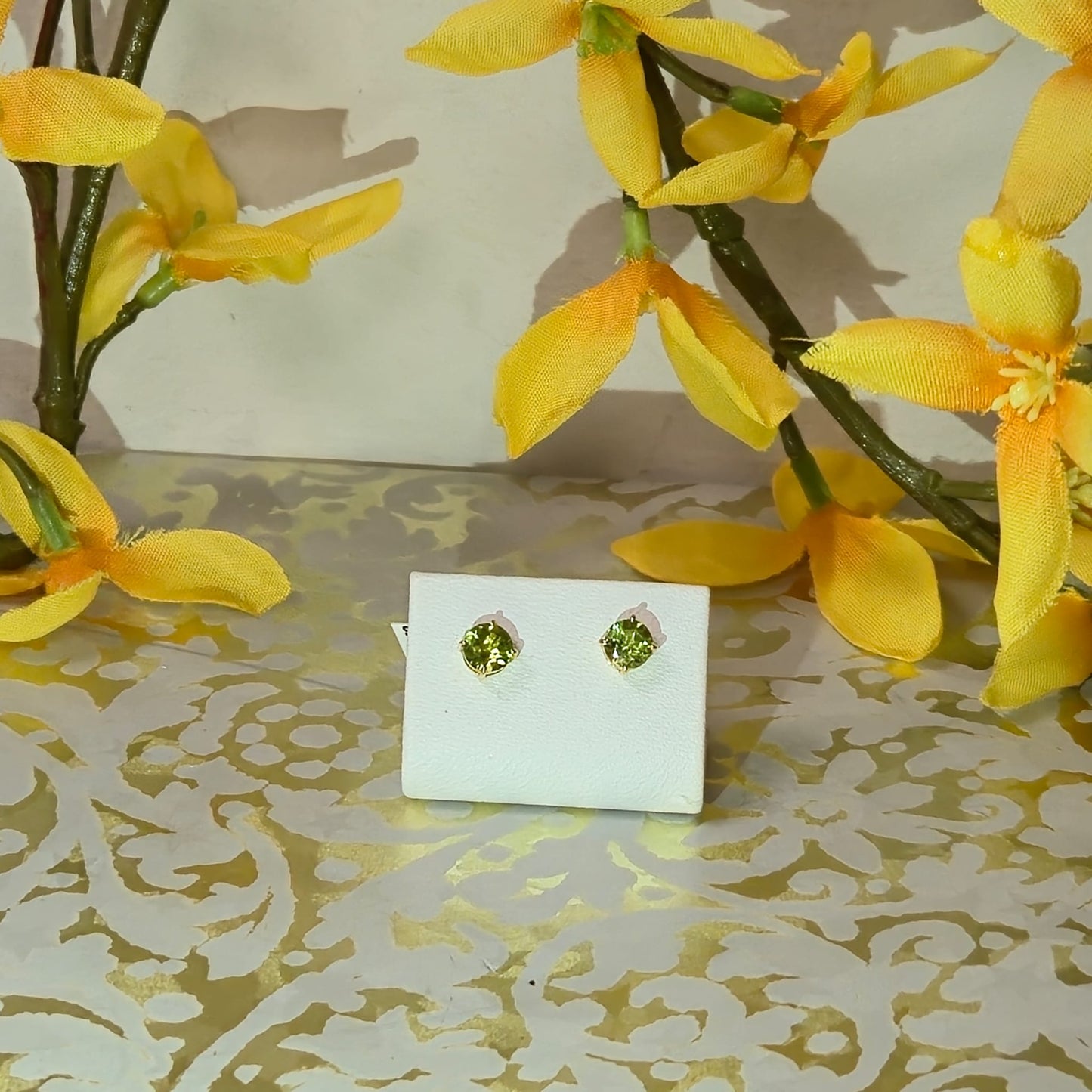 9ct Yellow Gold Peridot Stud Earrings