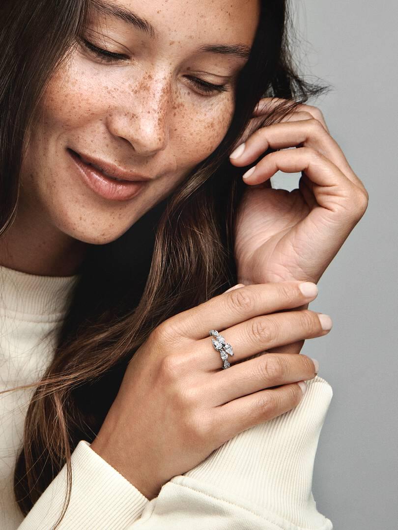Sparkling Overlapping Band Ring