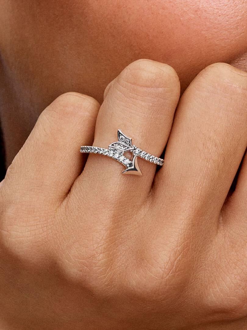 Sparkling Arrow Ring