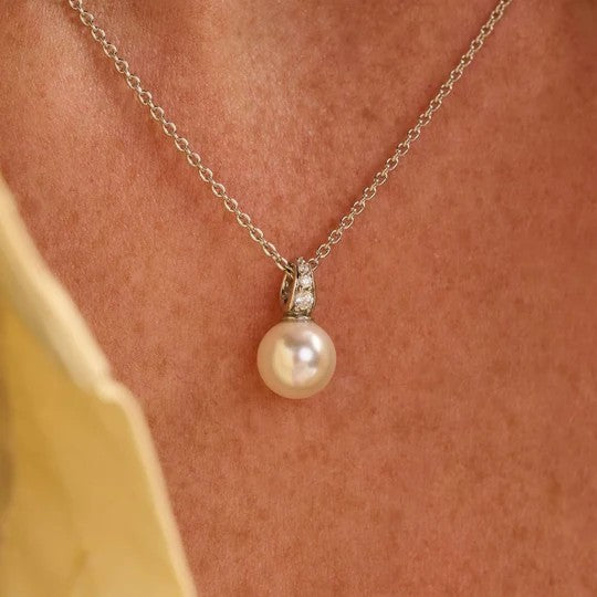 Necklace with pearl and zirconia
