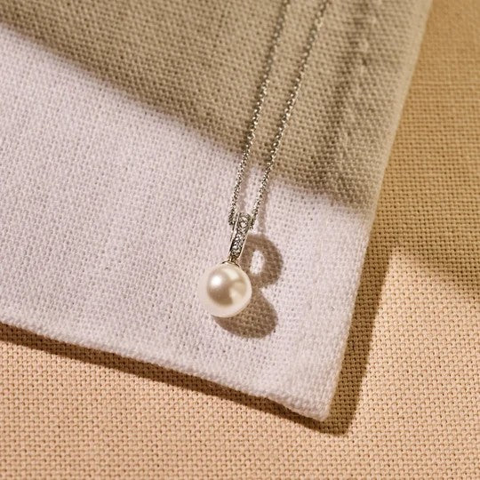 Necklace with pearl and zirconia