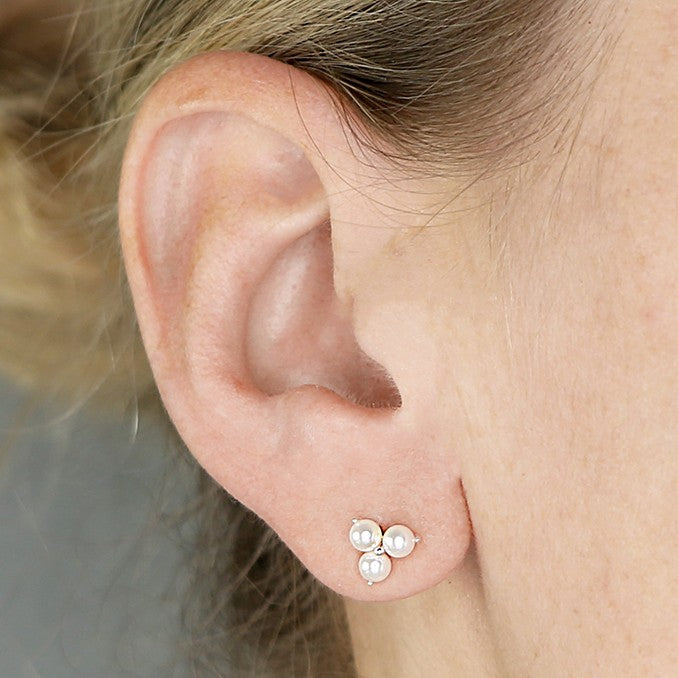 Trio of shell pearls stud