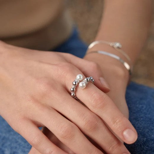 ANIA HAIE MODERN MUSE Silver Pearl Sparkle Interlock Ring