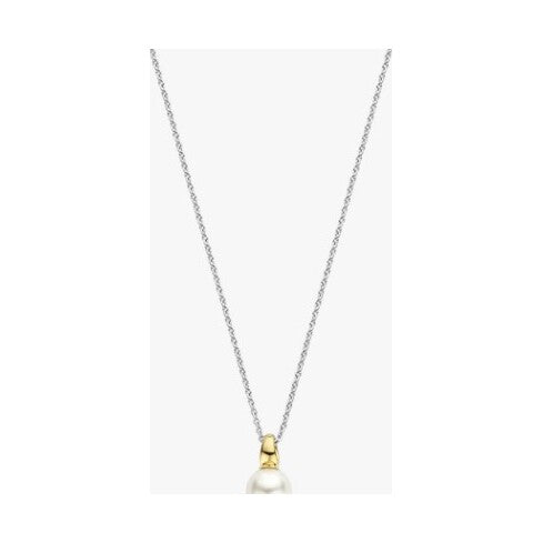 Necklace with pearl