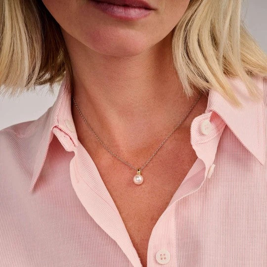 Necklace with pearl