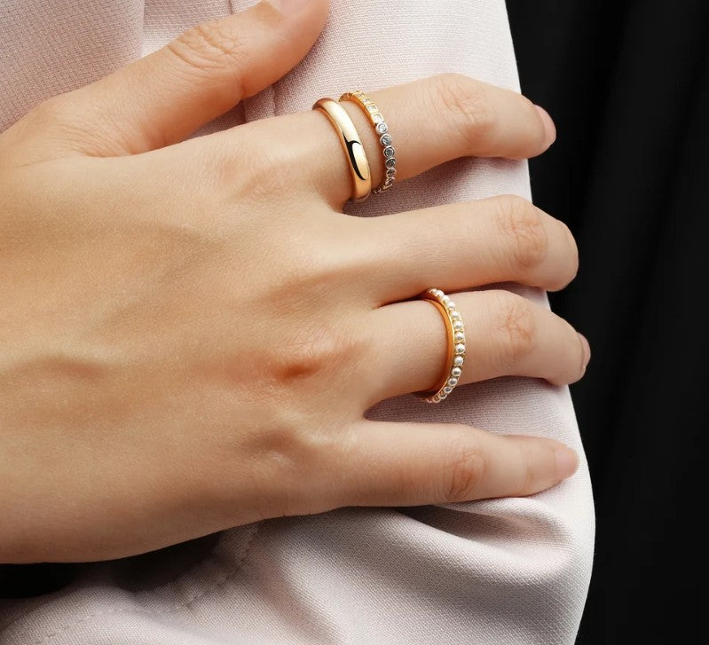 Two-Tone Square and Circle Bezel Ring, size 52.
