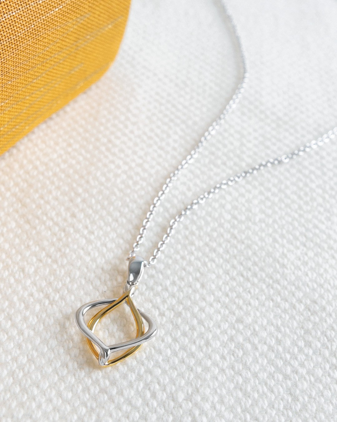 Alicia Golden Mini Necklace