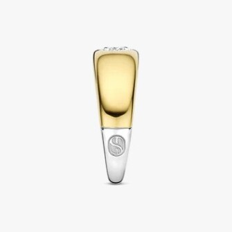 Bold Oval Zirconia Ring