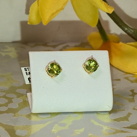 9ct Yellow Gold Peridot Stud Earrings